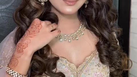 Beautiful Pakistani bride's top fashion