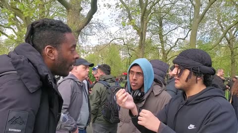 Speakers Corner - David Talks To Muslims About The Trinity And Tawhid,