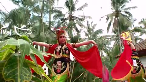 the legendary traditional dance, gandrung has banyuwangi