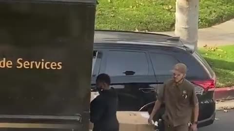 Casually Robbing A UPS Truck In America's Butthole Los Angeles