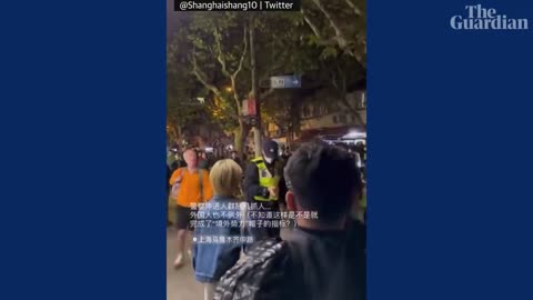 China_ Video shows BBC journalist's arrest during Covid protest
