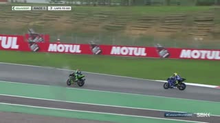 Rain cause havoc in the CLOSING MOMENTS of #WorldSSP Race 1 at Barcelona in 2020 | #CatalanWorldSBK