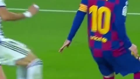 Messi nutmeg skills