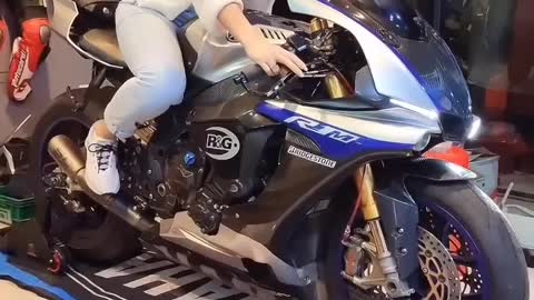 Test sound moge yamaha R1M