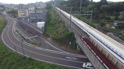 O japonês Shinkansen ( Trem de bala ) de uma visão de drone.