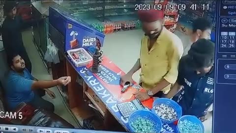 Robbery at a bakery in karachi badar commercial.