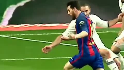 video Aksi Messi mengola bola di padang bola