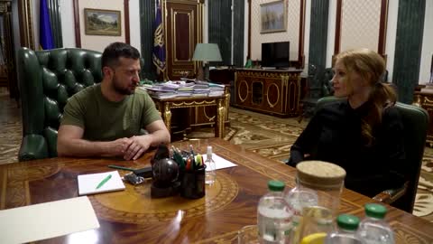 Zelenskiy meets with U.S. actress Jessica Chastain