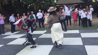 cueca bailada por la novia y el suegro