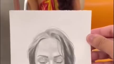 Surprising strangers with their own portrait drawing! WOW!