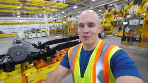 How to build a Ford F-150 Lightning_ - Full Factory Tour! (1)
