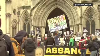Protests began in front of the Supreme Court in London