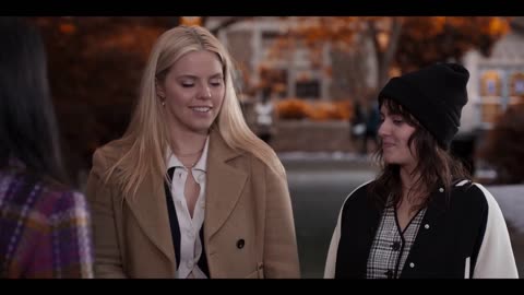 The Sex Lives of College Girls: Season 2 / Kissing Scenes (Leighton and Sara)