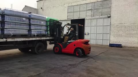 Loading a Truck With Pepsi Pallets | Safe Loading Pepsi pallets