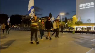 Hundreds of thousands protest in Tel Aviv despite the delay to the judicial overhaul