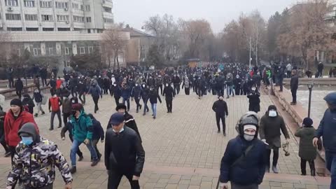 Kazakhstan: Thousands march on city hall in energy price hike protest