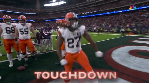 Kareem Hunt goes airborne to give Browns 6-3 lead