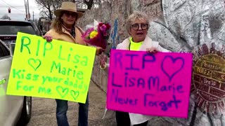 Fans pay tribute to Lisa Marie at Graceland