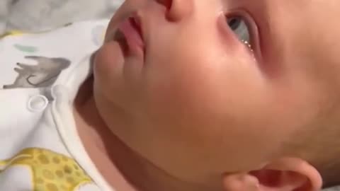Baby's reaction to dad's peck