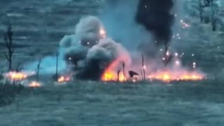 💥🇺🇦 Ukraine Russia War | Russian Tank Explodes Near Marjinka | Geolocation: 47.9593, 37.5115 | RCF