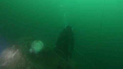 Diving a Bayliner