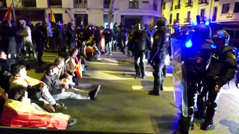 More clashes in Madrid over Catalan amnesty deal