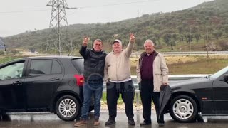 Demokratët e Selenicës dalin të presin Berishën