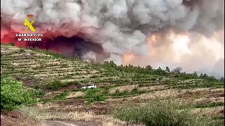 Thousands evacuated as wildfire rages in Spain