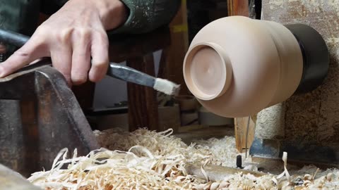 Japanese Master Woodturner in Action The Art of Crafting a Bowl 4k
