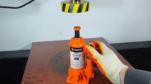 HYDRAULIC PRESS VS FROZEN HYDRAULIC JACK