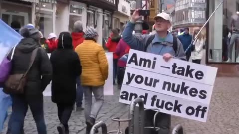 Germans are protesting against Weapon supply