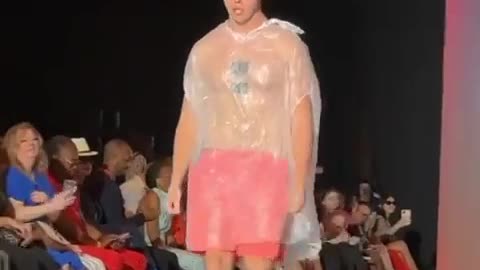An imposter walked down the catwalk at New York fashion week in a trash bag and shower cap!😁