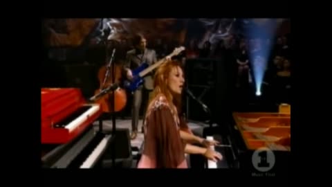 Tori Amos- Tear In Your Hand - Live