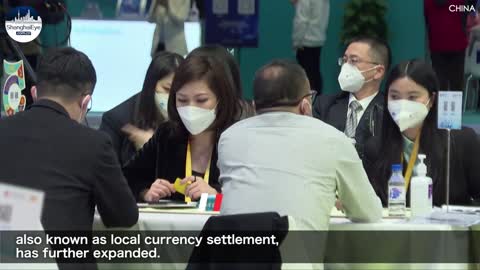 Demand for RMB settlement from participating companies on the rise at 5th CIIE in Shanghai