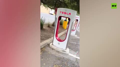 IRONY - Thieves cut Tesla supercharging cables for copper inside