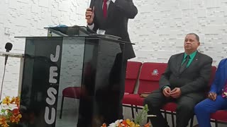 Pr Cícero Fernando pregando a palavra na minha igreja