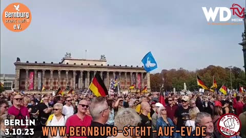 Berlin 3.10.2023, Deutschland steht auf!, Veranstaltung am Berliner Dom und Aufzug