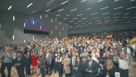 Abascal se da baño de multitudes en Palacio de Congresos de Zaragoza