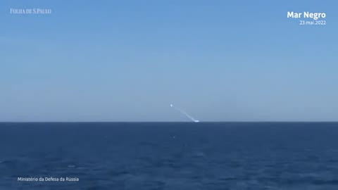 Submarino russo dispara quatro mísseis de cruzeiro Kalibr do mar Negro | CENAS DE GUERRA