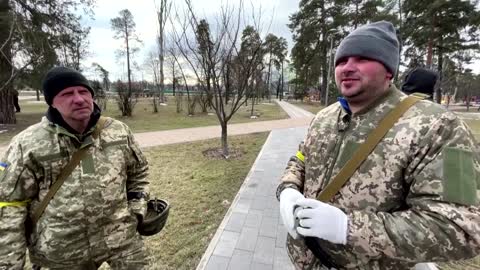 Ukrainians train with anti-tank weapons