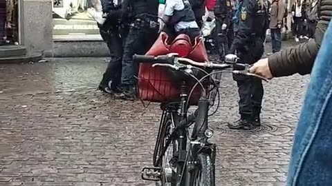 Peaceful Allahu Akbar person gets arrested