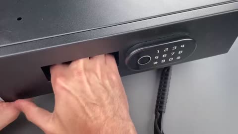 Watch a Security Expert Laugh at the DUMBEST “Safe” Design He’s Ever Seen