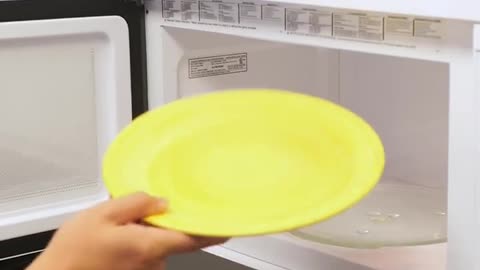 can a microwave heat a plate