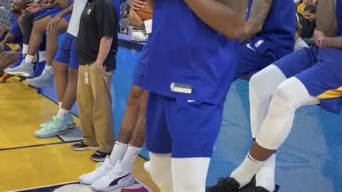 an NBA player dances like a pro and sets the mood in the warrios