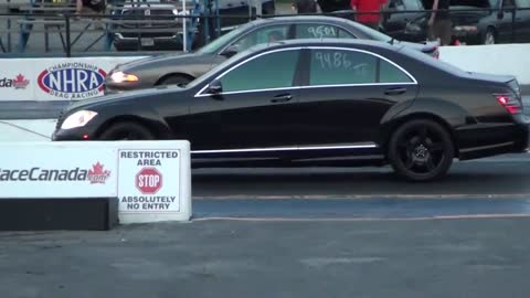 A straight-line acceleration duel in the Mercedes S550