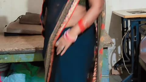 Indian Aunty In Saree Hot Dance - VGXStudio