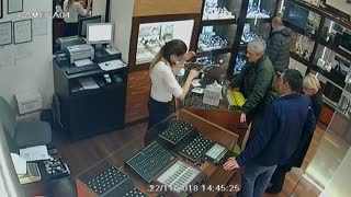 Prepoznajete li lopova koji je ukrao sat u prodavnici u Sarajevu