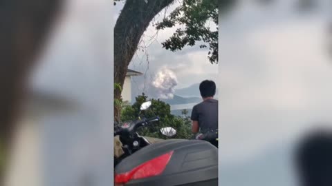 Evacúan a miles de personas por erupción inminente de volcán cerca de Manila