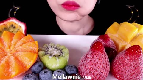 ASMR FROZEN FRUITS 얼린과일 STRAWBERRY, GRAPE, KIWI, PINEAPPLE, BLACKBERRY etc. EATING SOUNDS MUKBANG 먹방