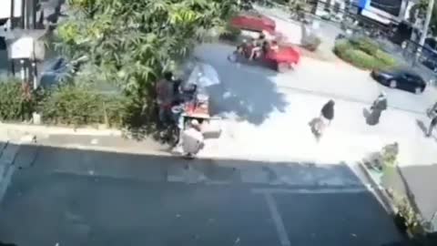 Fast and furious purse snatch